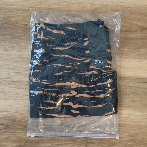 NWT - Qilo Black Tiger Print Shorts - XL